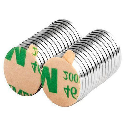 qualità Magneti a disco in neodimio NdFeB permanenti con adesivo 3M per artigianato, ufficio e uso industriale fabbrica