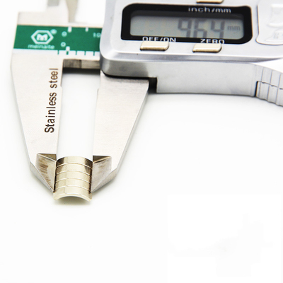 Buon prezzo Magnete permanente industriale 0.05mm del neodimio N50 per il motore del telefono in linea
