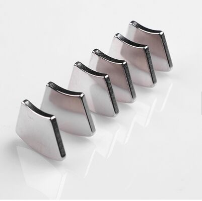 Buon prezzo Magnete di neodimio legato resistente alla corrosione Magnetismo di grado N35 a N52 in linea