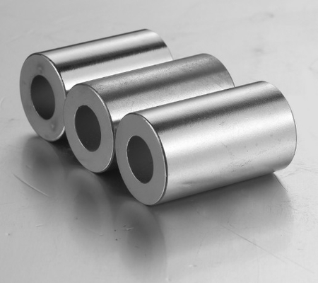 Buon prezzo Grandi magneti cilindrici 0.8mm della terra rara di 0.3mm, grandi magneti del neodimio N52 in linea